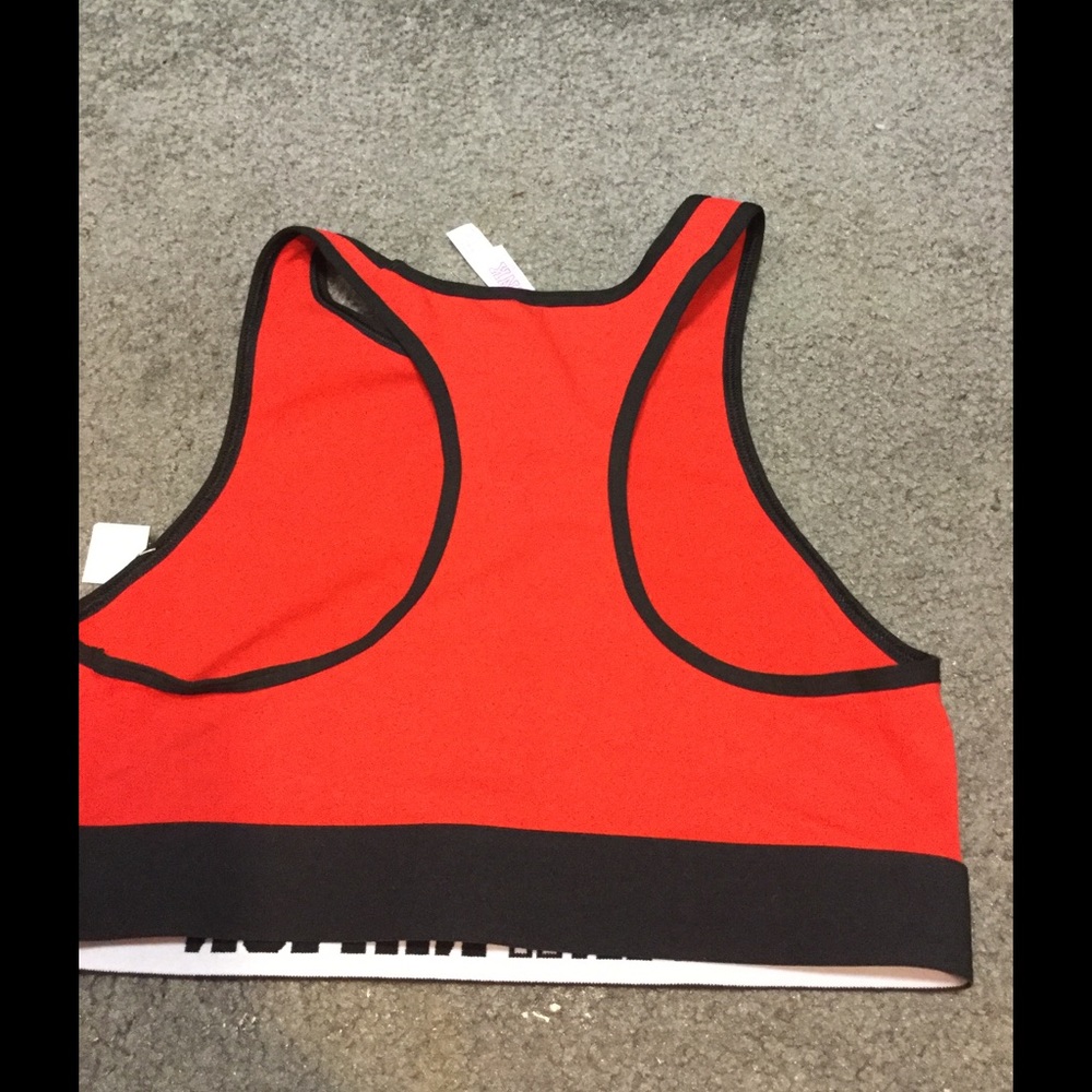 Sports bra! - Picture 2 of 4